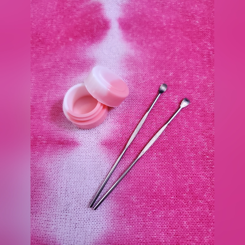 1 PC Non-Stick Silicone Container / Storage Jar in Pink/white with 2 dab pins
